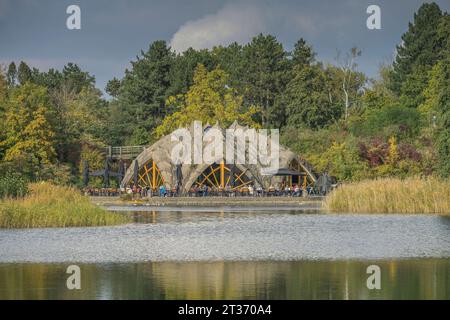 Restaurant und CafÃ Seestern am Hauptsee, Parkanlage Britzer Garten, Britz, Neukölln, Berlin, Deutschland *** Restaurant and CafÃ Seestern am Hauptsee, Parkanlage Britzer Garten, Britz, Neukölln, Berlin, Germany Credit: Imago/Alamy Live News Stock Photo