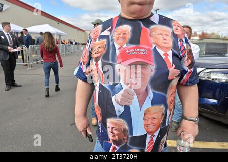 Derry, USA. 23rd Oct, 2023. A supporter waits in line outside a Donald Trump campaign event in Derry, New Hampshire. on Monday, October 23, 2023. (Photo by Josh Reynolds/Sipa USA) Credit: Sipa USA/Alamy Live News Stock Photo