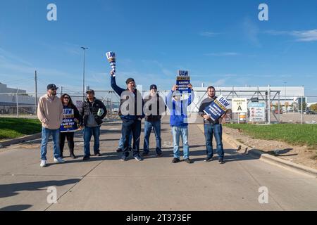 Sterling Heights, Michigan, USA. 23rd Oct, 2023. Members of the United Auto Workers expanded their strike, walking out at Stellantis' Sterling Heights Assembly Plant (SHAP). The 6,800 workers at the plant make RAM pickup trucks. Credit: Jim West/Alamy Live News Stock Photo