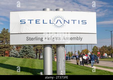 Sterling Heights, Michigan, USA. 23rd Oct, 2023. Members of the United Auto Workers expanded their strike, walking out at Stellantis' Sterling Heights Assembly Plant (SHAP). The 6,800 workers at the plant make RAM pickup trucks. Credit: Jim West/Alamy Live News Stock Photo