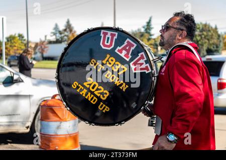 Sterling Heights, Michigan, USA. 23rd Oct, 2023. Members of the United Auto Workers expanded their strike, walking out at Stellantis' Sterling Heights Assembly Plant (SHAP). A UAW member carries a drum which compares the union's 1937 Sit Down strike to its 2023 Stand Up strike. Credit: Jim West/Alamy Live News Stock Photo