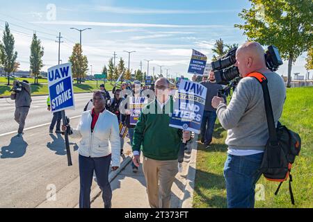 Sterling Heights, Michigan, USA. 23rd Oct, 2023. United Auto Workers President Shawn Fain and Secretary-Treasurer Margaret Mock led picketing as UAW members expanded their strike, walking out at Stellantis' Sterling Heights Assembly Plant (SHAP). The 6,800 workers at the plant make RAM pickup trucks. Credit: Jim West/Alamy Live News Stock Photo