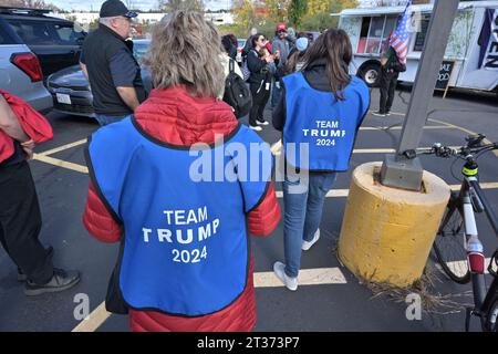 Derry, USA. 23rd Oct, 2023. Campaign workers gather signatures outside a Donald Trump campaign event in Derry, New Hampshire. on Monday, October 23, 2023. (Photo by Josh Reynolds/Sipa USA) Credit: Sipa USA/Alamy Live News Stock Photo