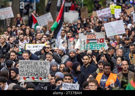 Rally of pro-Palestinian demonstrators. They demand an end to the ...