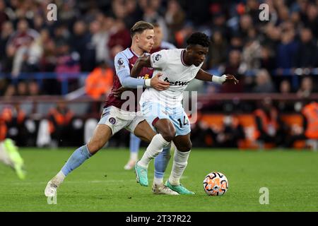 Birmingham, UK. 22nd Oct, 2023. Mohammed Kudus of West Ham United (14) holds off Matty Cash of Aston Villa. Premier League match, Aston Villa v West Ham Utd at Villa Park in Birmingham on Sunday 22nd October 2023. this image may only be used for Editorial purposes. Editorial use only, pic by Andrew Orchard/Andrew Orchard sports photography/Alamy Live news Credit: Andrew Orchard sports photography/Alamy Live News Stock Photo