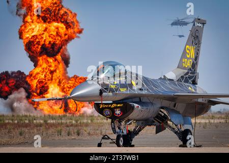Miramar, California, USA - September 23, 2023: An F-16 Falcon, of the Viper Demonstration Team, during the Marine Air Ground Task Force (MAGTF) Demstr Stock Photo