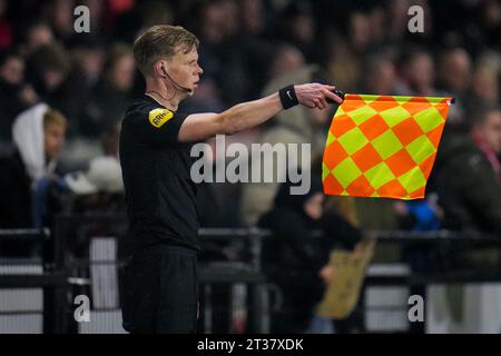 Wijdewormer, Netherlands. 23rd Oct, 2023. WIJDEWORMER, NETHERLANDS - OCTOBER 23: Assistant Referee Laurens Maas during the Dutch Keuken Kampioen Divisie match between Jong AZ and De Graafschap at the AFAS Trainingscomplex on October 23, 2023 in Wijdewormer, Netherlands. (Photo by Rene Nijhuis/Orange Pictures) Credit: Orange Pics BV/Alamy Live News Stock Photo