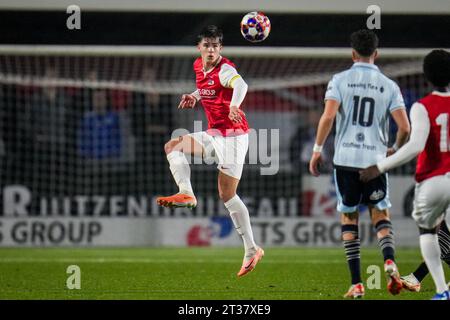 Wijdewormer, Netherlands. 23rd Oct, 2023. WIJDEWORMER, NETHERLANDS - OCTOBER 23: Wouter Goes of AZ U23 passes the ball during the Dutch Keuken Kampioen Divisie match between Jong AZ and De Graafschap at the AFAS Trainingscomplex on October 23, 2023 in Wijdewormer, Netherlands. (Photo by Rene Nijhuis/Orange Pictures) Credit: Orange Pics BV/Alamy Live News Stock Photo