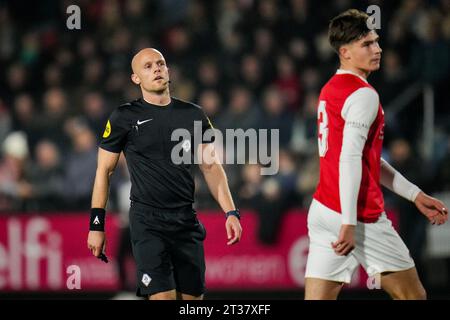 Wijdewormer, Netherlands. 23rd Oct, 2023. WIJDEWORMER, NETHERLANDS - OCTOBER 23: Referee Kevin Puts looks on during the Dutch Keuken Kampioen Divisie match between Jong AZ and De Graafschap at the AFAS Trainingscomplex on October 23, 2023 in Wijdewormer, Netherlands. (Photo by Rene Nijhuis/Orange Pictures) Credit: Orange Pics BV/Alamy Live News Stock Photo