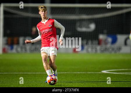 Wijdewormer, Netherlands. 23rd Oct, 2023. WIJDEWORMER, NETHERLANDS - OCTOBER 23: Dave Kwakman of AZ U23 passes the ball during the Dutch Keuken Kampioen Divisie match between Jong AZ and De Graafschap at the AFAS Trainingscomplex on October 23, 2023 in Wijdewormer, Netherlands. (Photo by Rene Nijhuis/Orange Pictures) Credit: Orange Pics BV/Alamy Live News Stock Photo