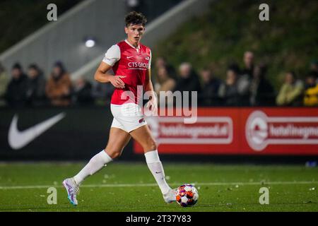 Wijdewormer, Netherlands. 23rd Oct, 2023. WIJDEWORMER, NETHERLANDS - OCTOBER 23: Maxim Dekker of AZ U23 dribbles with the ball during the Dutch Keuken Kampioen Divisie match between Jong AZ and De Graafschap at the AFAS Trainingscomplex on October 23, 2023 in Wijdewormer, Netherlands. (Photo by Rene Nijhuis/Orange Pictures) Credit: Orange Pics BV/Alamy Live News Stock Photo