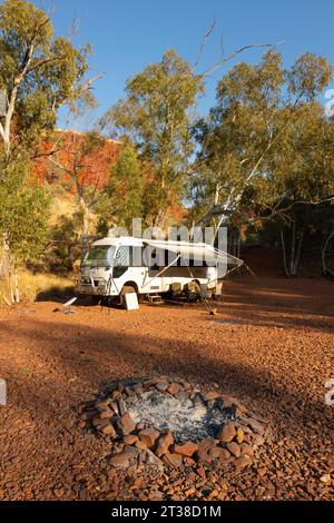 Toyota Coaster motorhome bushcamping at Kalgan Pool, Pilbara, Western Australia, Australia Stock Photo