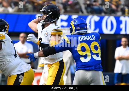 Los Angeles Rams defensive tackle Aaron Donald (99) applies pressure to Pittsburgh Steelers quarterback Kenny Pickett (8) during an NFL football game, Stock Photo