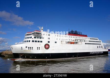 the-iomspc-ferry-manxman-departing-from-heysham-harbour-in-lancashire
