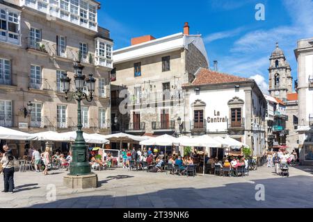 Outdoor restaurants, Plaza de la Constitución, Old Town, Vigo, Province of Pontevedra, Galicia, Kingdom of Spain Stock Photo
