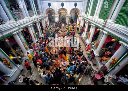 Kolkata, India. 22nd Oct, 2023. Hindu devotees seen inside the Royal house (Bonedi Bari) during the Durga Puja. Durga puja is the biggest Hindu festival running for 9 days all over India. (Photo by Avishek Das/SOPA Images/Sipa USA) Credit: Sipa USA/Alamy Live News Stock Photo