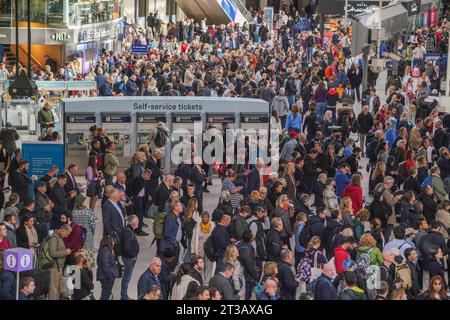 London , UK 24 October 2023.  Passengers at Waterloo station face severe delays with train cancellations as emergency services attend to an incident at Clapham Junction . Credit amer ghazzal/Alamy Live News Stock Photo