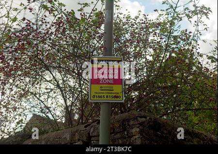 'Warning: no cold calling zone' sign in Burford, west Oxfordshire Stock Photo