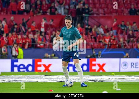 Declan Rice during the warmup before the UEFA Champions League match Sevilla vs Arsenal at Ramon Sanchez-Pizjuan Stadium, Saville, Spain, 24th October 2023  (Photo by Samuel Carreño/News Images) Stock Photo