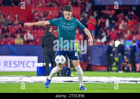 Declan Rice during the warmup before the UEFA Champions League match Sevilla vs Arsenal at Ramon Sanchez-Pizjuan Stadium, Saville, Spain, 24th October 2023  (Photo by Samuel Carreño/News Images) Stock Photo