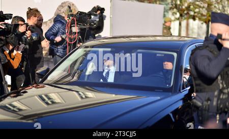 Warsaw, Poland. 24 October 2023. Convoy of the opposition candidate for prime minister Donald Tusk motorcade leaves the Presidential Palace. Stock Photo