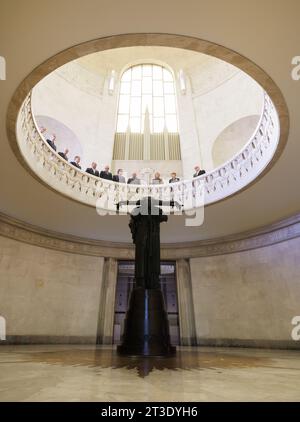 Ambassador Dirk Wouters, Counsellor to H.R.H. Princess Astrid of Belgium, Ambassador of Belgium in Australia Michel Goffin, Walloon vice-minister president and minister of Economy, Foreign Trade, Research and Innovation, the Digitalisation, Spatial Planning and Agriculture Willy Borsus, Flemish Minister of Finance, Budget and Housing Matthias Diependaele, Brussels region Minister-President Rudi Vervoort, Princess Astrid of Belgium and Governor of New South Wales Margaret Beazley pictured during a WWII Commemorative event at the Hall of Memory at the Anzac Memorial at Hyde Park, during the Belg Stock Photo