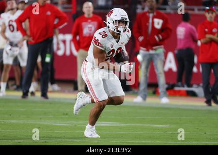 Utah Utes running back/safety Sione Vaki (28) runs upfield during an NCAA Football game against the USC Trojans, Saturday, October 21, 2023, in Los Angeles. Utah defeated USC 34-32. (Kevin Terrell/Image of Sport) Stock Photo