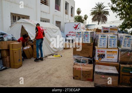 October 24, 2023: Tunis, Tunisia. 24 October 2023. Staff of the Tunisian Red Crescent pack humanitarian supplies directed to Gaza in their headquarters in Tunis. The humanitarian situation has drastically deteriorated in Gaza since Israeli forces began bombarding the Palestinian enclave after Hamas operation in Israel on October 7th (Credit Image: © Hasan Mrad/IMAGESLIVE via ZUMA Press Wire) EDITORIAL USAGE ONLY! Not for Commercial USAGE! Stock Photo