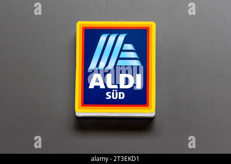 Redaktionell, Bonn: Firmenlogo der Discounterkette Aldi Sued. Redaktionell, Bonn im August 2023: Firmenlogo der Discounterkette Aldi Sued. *** Editorial, Bonn Company logo of the discount chain Aldi Sued Editorial, Bonn in August 2023 Company logo of the discount chain Aldi Sued Copyright: xBEAUTIFULxSPORTS/KJPetersx Credit: Imago/Alamy Live News Stock Photo