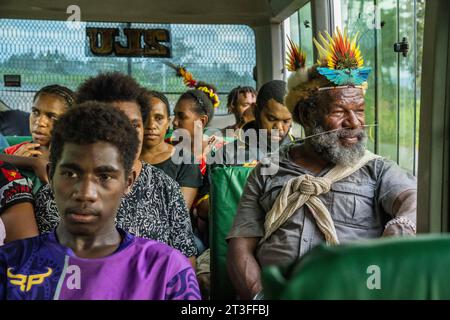 Papua New Guinea, Morobe Province, Lae, Chief Mundiya Kepanga in a PMV bus between Lae and Madang Stock Photo