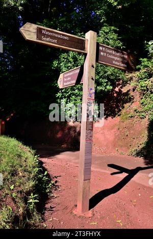 Cockington Sign A footpath sign in Cockington Country Park, Torquay, South Devon Stock ...