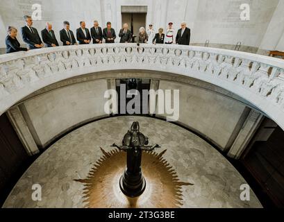 Ambassador Dirk Wouters, Ambassador of Belgium in Australia Michel Goffin, Walloon vice-minister president Willy Borsus, Flemish Minister Matthias Diependaele, Brussels region Minister-President Rudi Vervoort, Princess Astrid of Belgium and Governor of New South Wales Margaret Beazley pictured during a WWII Commemorative event at the Hall of Memory at the Anzac Memorial at Hyde Park, during the Belgian Economic Mission to the Commonwealth of Australia, in Sydney, Wednesday 25 October 2023. A Belgian delegation is on a 10-day Economic Mission to Australia from 19 to 28 October 2023. BELGA PHOTO Stock Photo