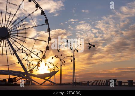 Baku. Azerbaijan. 02.27.2021. Ferris wheel on the boulevard at sunrise. Stock Photo