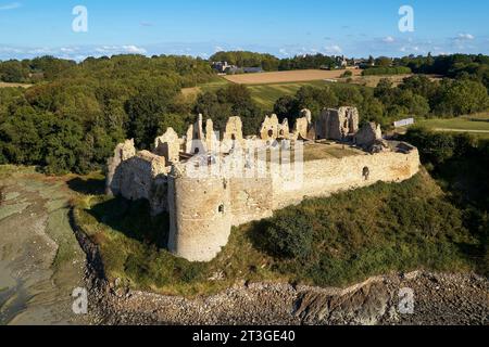 France, Cotes d'Armor, Crehen, Saint Cast le Guildo, Guildo castle in the Arguenon bay (aerial view) Stock Photo