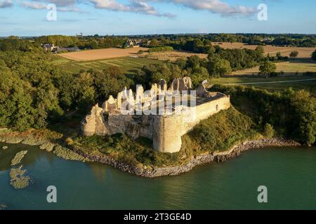 France, Cotes d'Armor, Crehen, Saint Cast le Guildo, Guildo castle in the Arguenon bay (aerial view) Stock Photo