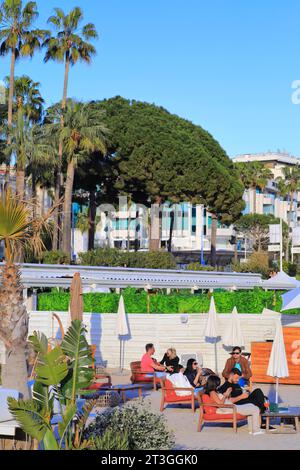 France, Alpes Maritimes, Cannes, Croisette, Le Gray d'Albion (Barriere group), Mademoiselle Gray private beach with its bar and restaurant Stock Photo