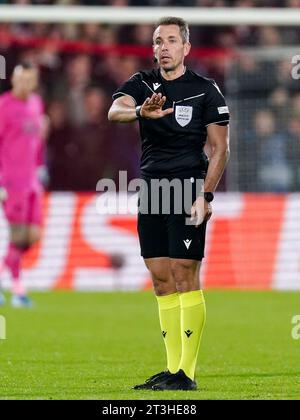 Rotterdam, Netherlands. 25th Oct, 2023. ROTTERDAM, NETHERLANDS - OCTOBER 25: Referee Tobias Stieler gestures during the Group E - UEFA Champions League 2023/24 match between Feyenoord and SS Lazio at Stadion Feijenoord on October 25, 2023 in Rotterdam, Netherlands. (Photo by Joris Verwijst/Orange Pictures) Credit: Orange Pics BV/Alamy Live News Stock Photo
