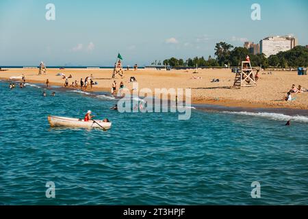 locals take a dip on a summer's day at Oakwood Beach on Lake Michigan, Chicago, United States Stock Photo