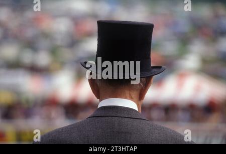 Epsom Derby horse race. An older man wearing a traditional black silk top hat and grey morning suit. Epsom Downs, Surrey, England June 1995 1990s UK HOMER SYKES Stock Photo