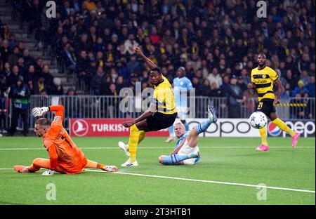 Manchester City's Erling Haaland shoots during the UEFA Champions League Group G match at the Wankdorf Stadium in Bern, Switzerland. Picture date: Wednesday October 25, 2023. Stock Photo