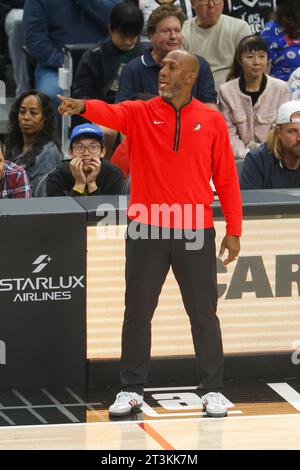 Los Angeles, California, USA. 25th Oct, 2023. Portland Trail Blazers head coach Chauncey Billups directs against the Los Angeles Clippers during an NBA basketball game at Crypto.com Arena in Los Angeles Tuesday, Oct. 25, 2023. (Credit Image: © Ringo Chiu/ZUMA Press Wire) EDITORIAL USAGE ONLY! Not for Commercial USAGE! Stock Photo