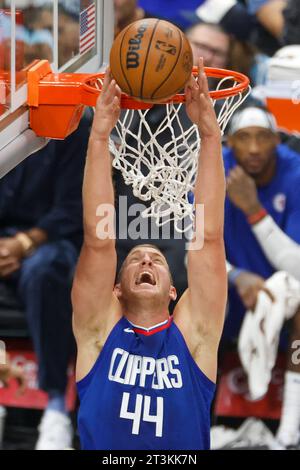 Los Angeles, California, USA. 25th Oct, 2023. Los Angeles Clippers' Mason Plemlee #44 goes up for a reverse dunk against the Portland Trail Blazers during an NBA basketball game at Crypto.com Arena in Los Angeles Tuesday, Oct. 25, 2023. (Credit Image: © Ringo Chiu/ZUMA Press Wire) EDITORIAL USAGE ONLY! Not for Commercial USAGE! Stock Photo