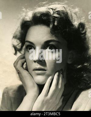 Danish actress Bodil Kjer in the movie The Invisible Army (Den Usynlige Haer), Denmark 1945 Stock Photo