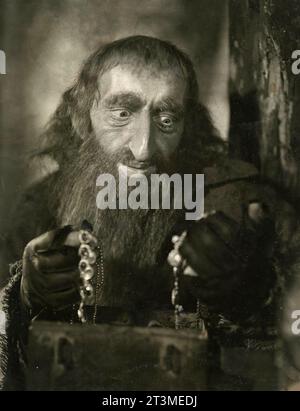 British actor Alec Guinness in the movie Oliver Twist, UK 1948 Stock Photo