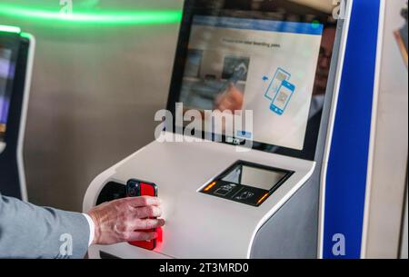 26 October 2023, Hesse, Frankfurt/Main: A QR code with travel data is read by the scanner of the check-in machine. Frankfurt Airport will be the first airport in Europe to offer the option of biometric identity and identification verification at check-in machines. According to airport operator Fraport, contactless travel can be used by all airlines at the hub. Photo: Andreas Arnold/dpa Stock Photo