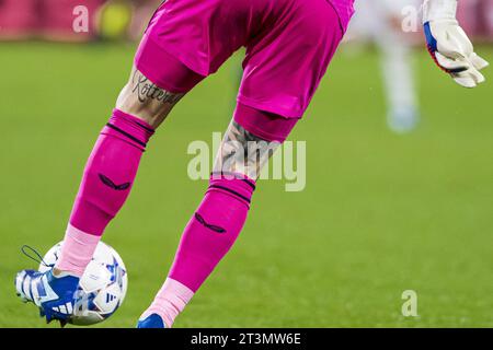 ROTTERDAM - Feyenoord goalkeeper Justin Bijlow with a tattoo on his leg during the UEFA Champions League group E match between Feyenoord and SS Lazio at Feyenoord Stadium de Kuip on October 25, 2023 in Rotterdam, Netherlands. ANP | Hollandse Hoogte | COR LASKER Stock Photo