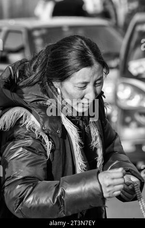 Black And White Photo Of A Female Chinese Market Trader In The 798 Art Zone (Dashanzi Art District), Beijing, China. Stock Photo