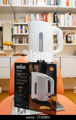 Braun fashion water pot