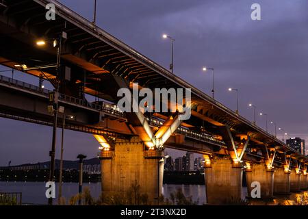 Bridge in korea and han river, cheongdamdaegyo or cheongdam bridge in Seoul, South Korea. Stock Photo