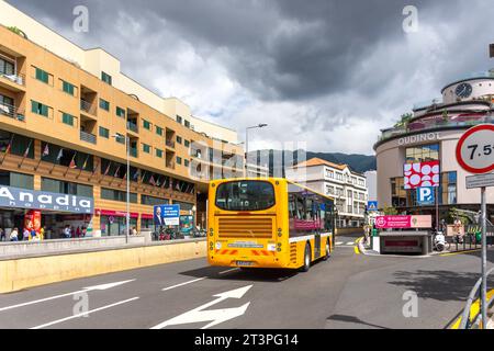 Local bus, Rua Brigadeiro Oudinot, Funchal, Madeira, Portugal Stock Photo